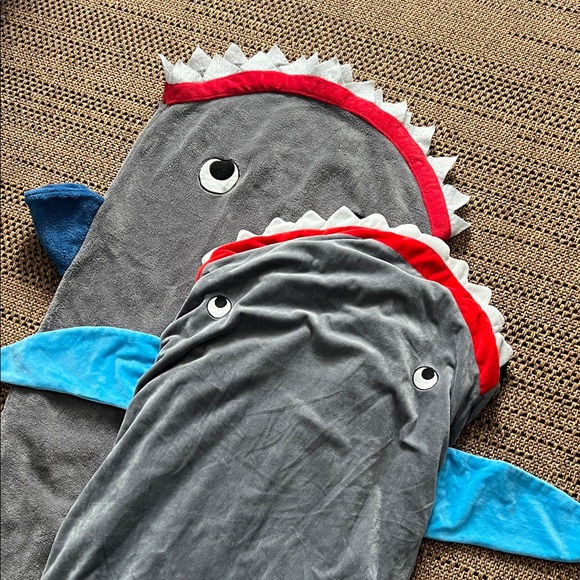 Shark Design Kids Blanket - Gray and Blue - Picture 2 of 6